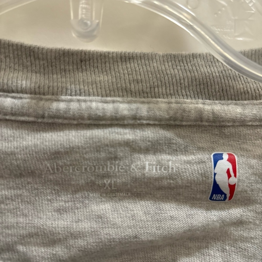 Men’s Abercrombie & Fitch X NBA Dallas Mavericks Gray Long Sleeve Shirt XL - Picture 4 of 7